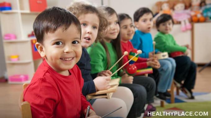 Pemeriksaan kesehatan mental dini di sekolah menangkap masalah seperti autisme, tetapi kehilangan sebagian besar penyakit mental lainnya. Banyak anak yang tidak dapat mengakses program yang layak mereka dapatkan.