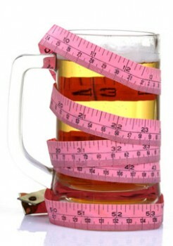 Drunkorexia seharusnya memungkinkan untuk pesta minuman keras tanpa penambahan berat badan. Tetapi membatasi makan ditambah konsumsi alkohol berbahaya dan tidak efektif.
