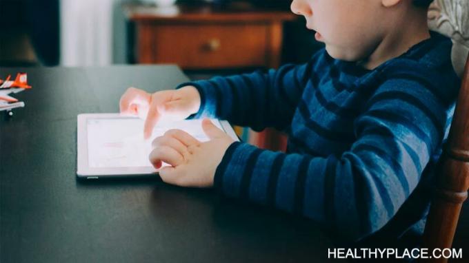 Kelima keterampilan mengasuh anak untuk era digital ini dapat membantu Anda memutuskan batasan untuk penggunaan perangkat anak-anak Anda. Baca di HealthyPlace.