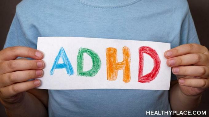 Tidak ada bukti yang menunjukkan bahwa ADHD disebabkan oleh selain kerusakan neurobiologis. Meskipun faktor-faktor lingkungan dapat mempengaruhi jalannya gangguan seumur hidup, mereka tidak menyebabkan kondisi tersebut.