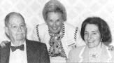 Mary Baker (tengah) dengan R. Brinkley dan Adele Smithers pada tahun 1992